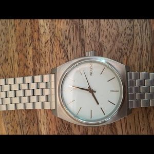 Nixon The Time Teller Watch